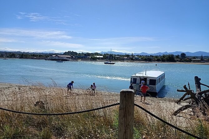 Self-guided E-bike cycle tour with private wine tasting - Riding the Great Taste Trail toward the winery