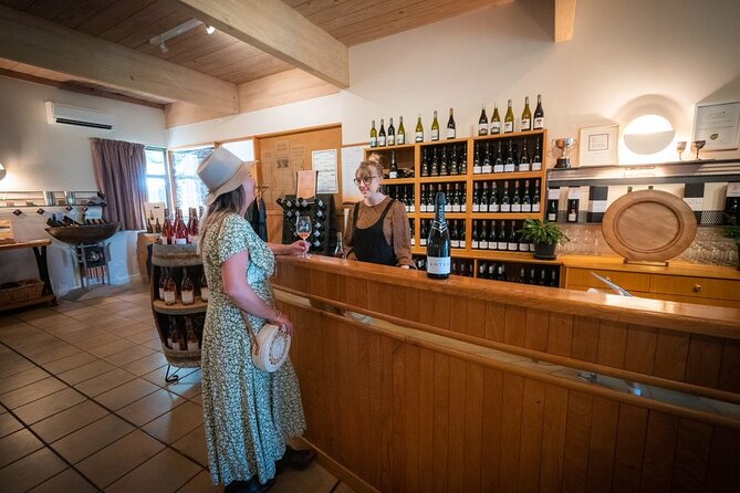 Self-guided E-bike cycle tour with private wine tasting - Getting started with Chris and Bernie