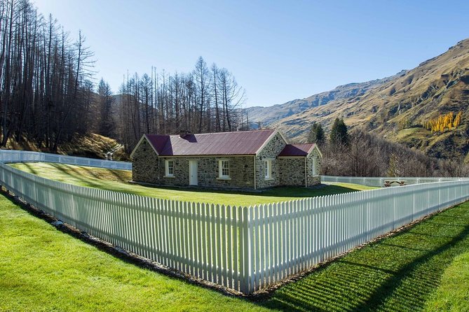 Skippers Canyon 4WD Heritage half day Tour from Queenstown - Gold panning at Deep Creek