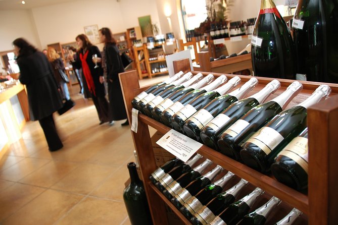 Small-Group Kumeu Wine Country Tour with Wine Tastings & Lunch - A relaxed start at Soljans Estate Winery