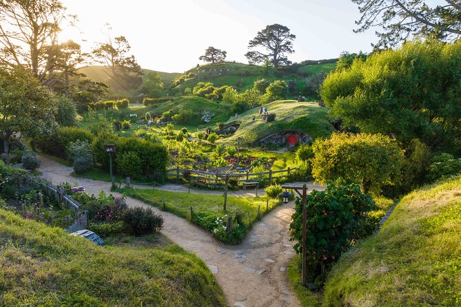 Small Group Luxury Hobbiton Tour incl. Lunch From Auckland - The Green Dragon Inn and included drinks