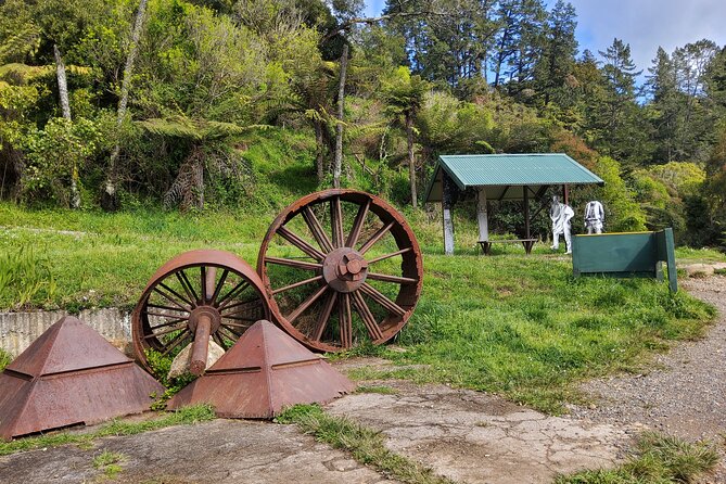 Small Group Tour To Karangahake Gorge & Waihi Gold Exploration - Walking the Karangahake Gorge Rail Tunnel Loop