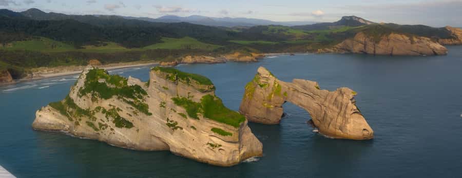 Takaka: Farewell Spit/Abel Tasman Scenic Flight - Circling Wharariki Beach and its famous arches