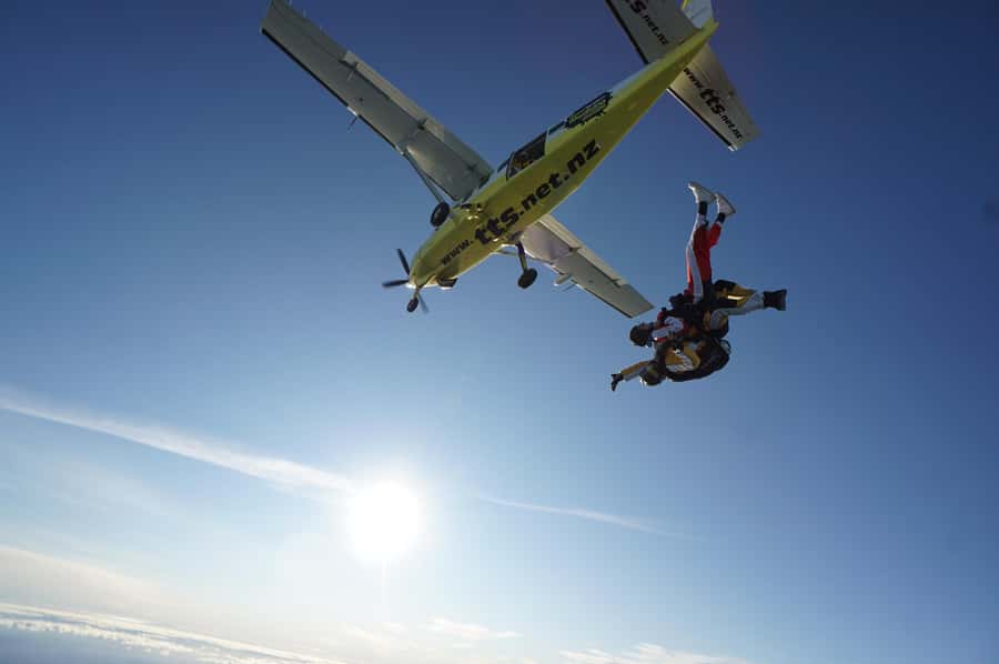 Tandem Skydive Experience in Taupo - The ride to Taupo Airport starts the adventure