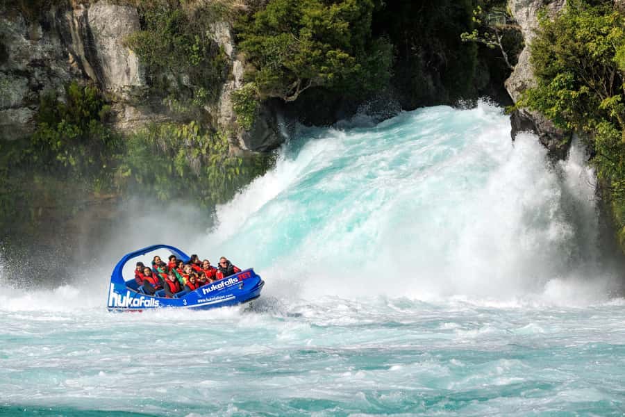 Taupō: Huka Falls 30-Minute Jet Boat Experience - Why Huka Falls looks different from the river