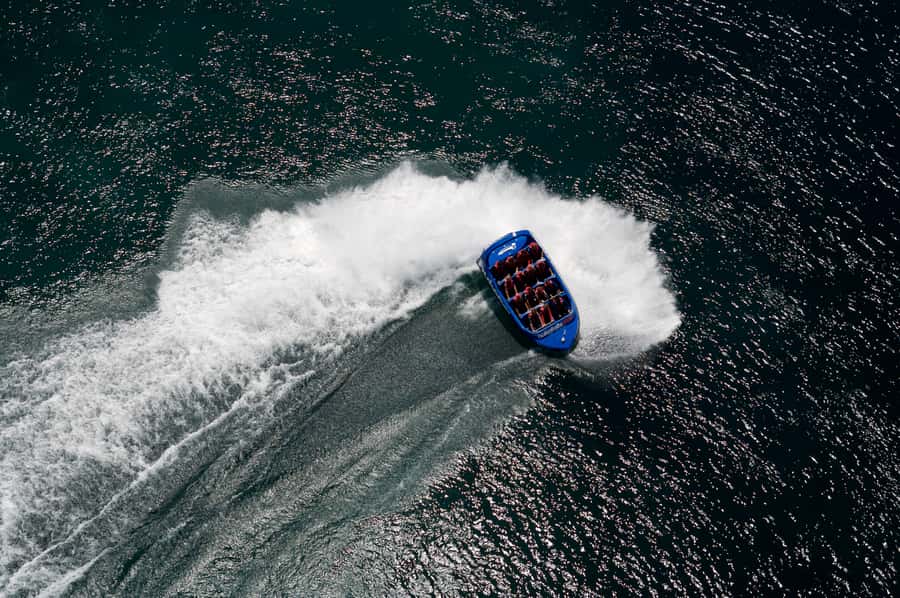 Taupō: Huka Falls 30-Minute Jet Boat Experience - The 360-degree spins and the wet factor