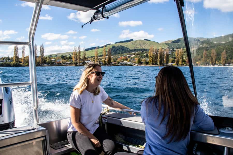 Taupo: Lake Taupo Western Bays Catamaran Tour with Bush Walk - A beach stop and a short bush walk