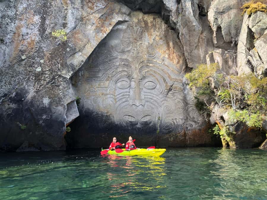 Taupo: Maori Rock Carvings Kayaking Tour - Meeting the guide and getting on the water