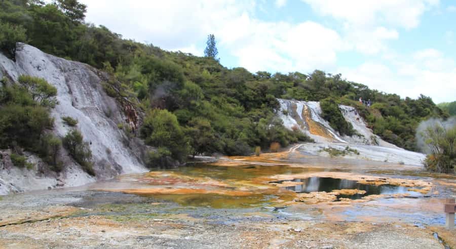 Taupo: Orakei Korako Geothermal Park and Cave Entry Ticket - Mud pools, hot springs, and silica terraces