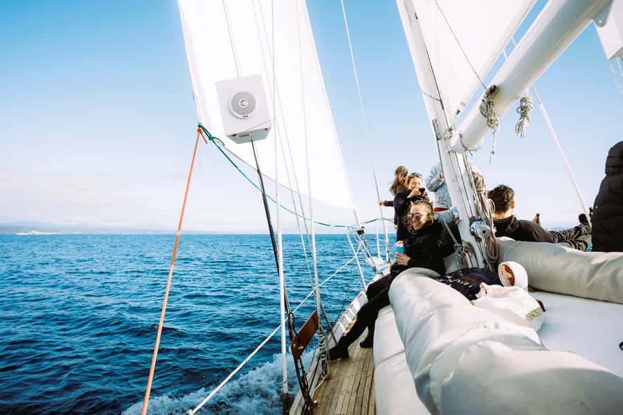 Taupō: Sail Barbary Eco Sailing to the Maori Rock Carvings - What happens on a calm or rainy day