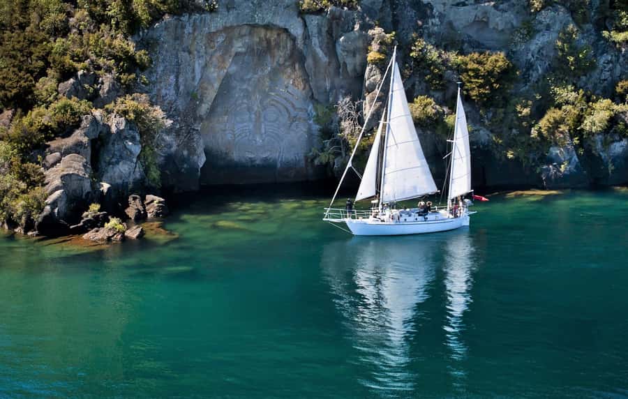 Taupō: Sail Barbary Eco Sailing to the Maori Rock Carvings - Sailing across Lake Taupō without the usual engine noise