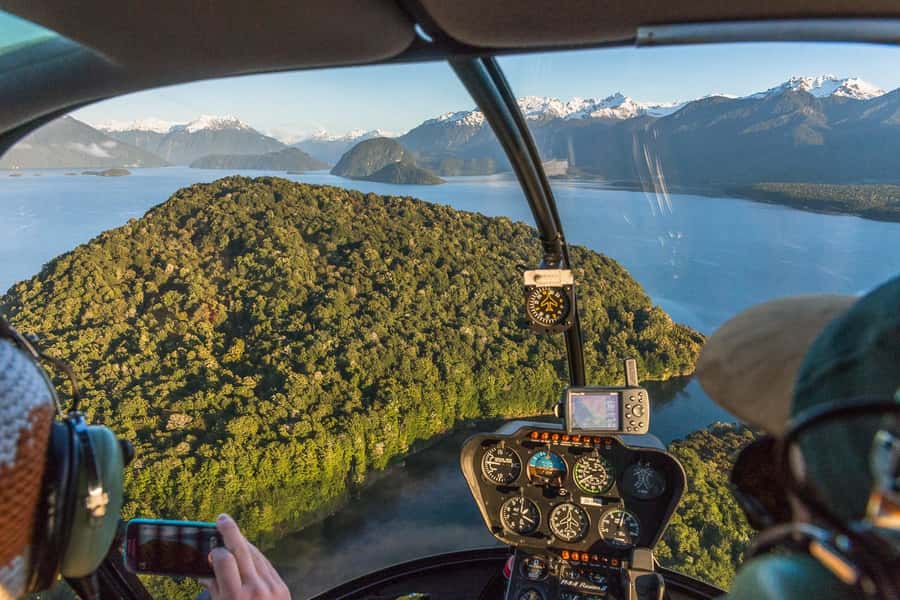 Te Anau: 30-Minute Fiordland National Park Scenic Flight - Crossing Te Anau’s Rural Basin