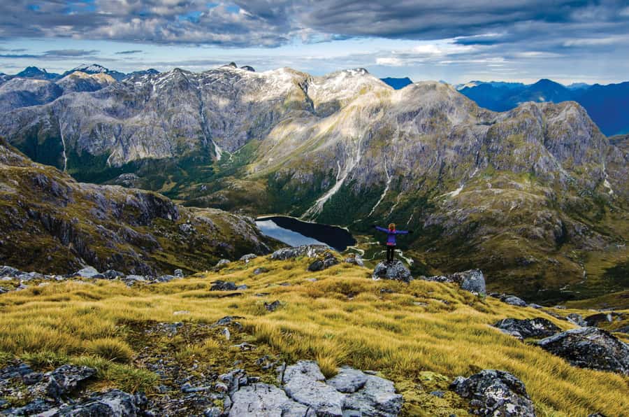 Te Anau: Hidden Lakes and Mountains - Descending to an alpine lake in the mountains