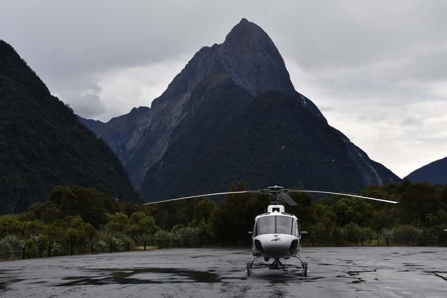 Te Anau: Milford Sound Scenic Flight with Lakeside Landing - Leaving Te Anau over Lake Te Anau