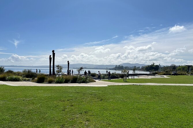 Te Puia And Redwood Park Day Trip Transport From Auckland - A quick lunch before the redwoods