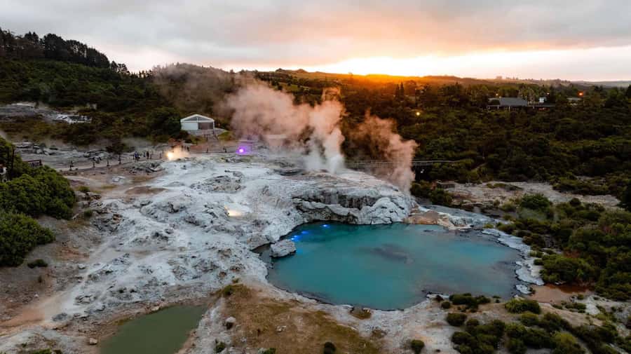 Te Puia: Te Pō Indigenous Evening Experience - Haka + Dinner - The hāngī buffet at Pātaka Kai