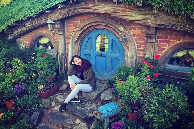 The Hobbiton Movie Set Small-Group Guided Tour from Auckland - Key points at a glance