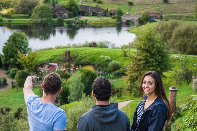 The Hobbiton Movie Set Small-Group Guided Tour from Auckland - A drink at The Green Dragon Inn