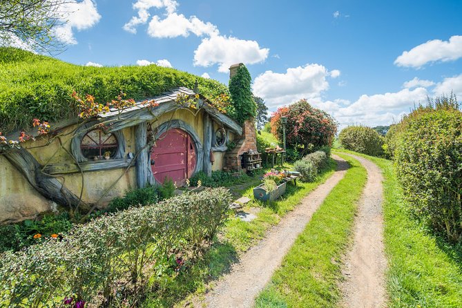 The Hobbiton Movie Set Small-Group Guided Tour from Auckland - What the transport package really includes