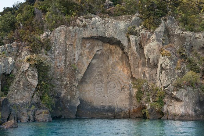 The Maori Carvings Half Day Kayak - Seeing the carvings from the water
