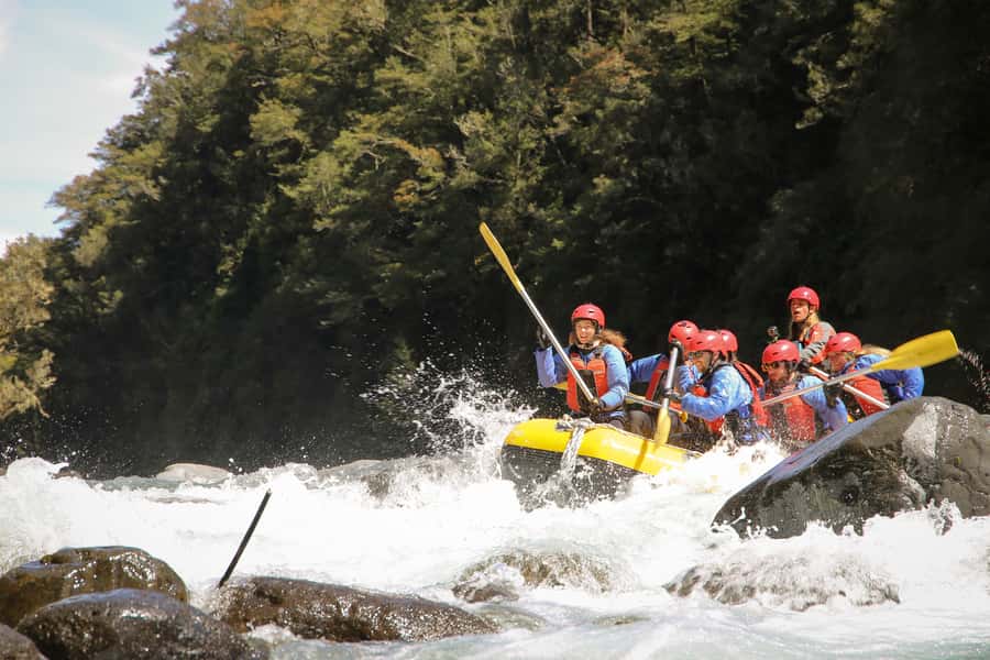 Tongariro River: Grade 3 Whitewater Rafting - Safety first, then the first paddle strokes