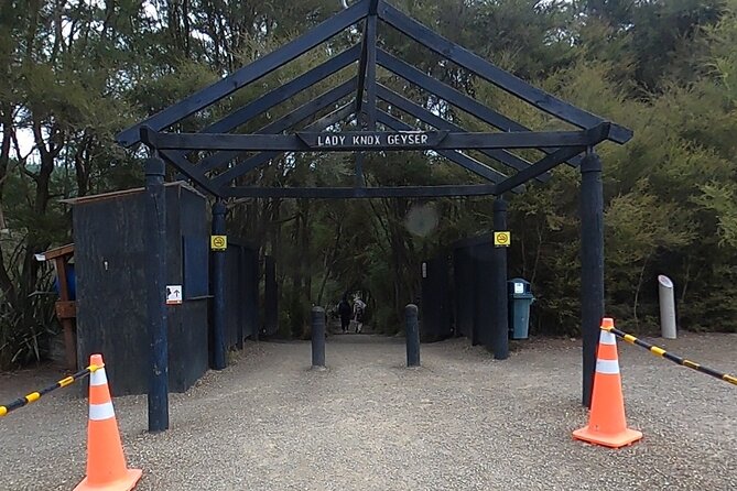TRIPLE DEAL Wai-O-Tapu, Redwood Forest & Blue Springs Ex Auckland - Guides, Group Size, and Commentary