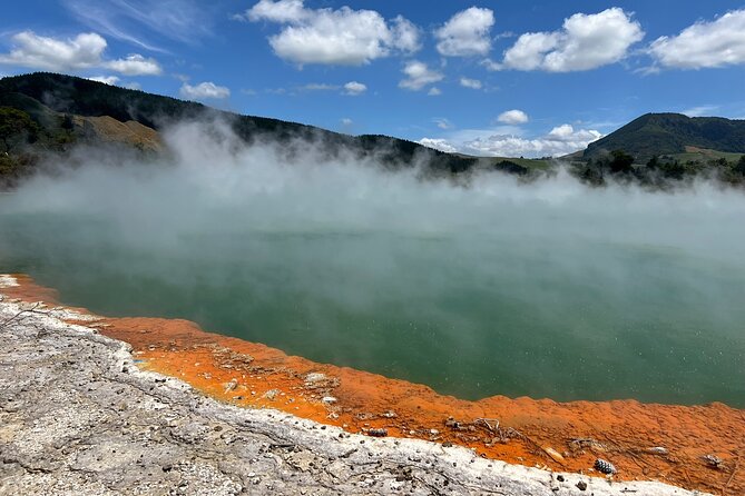 Wai-O-Tapu and Te Puia Day Trip Transport from Auckland - Te Puia at 1pm: geysers, mud pools, and Māori arts