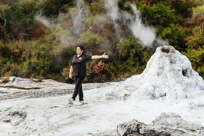 Wai-O-Tapu Thermal Wonderland, Rotorua, New Zealand - Starting at the visitor center
