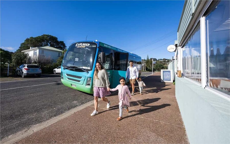 Waiheke Island: Ferry & Hop-On Hop-Off Explorer Bus Tickets - The guides make the bus ride better