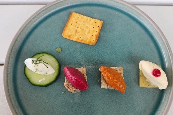 Waiheke Island Gourmet Food and Wine Tour - Casita Miro brings lunch and personality