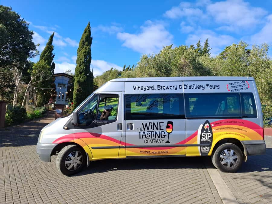 Waiheke Island: Sip and Savor 3 Vineyards Tour with Lunch - The lunch stop is more than a quick sandwich