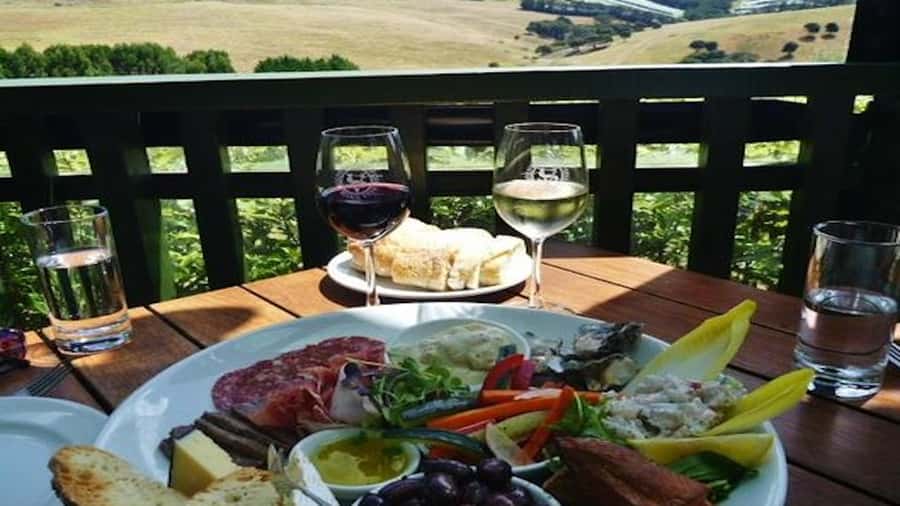Waiheke: Scenic Taste and Graze Tour with Wine, Whisky, Beer - Why this Waiheke tour works so well