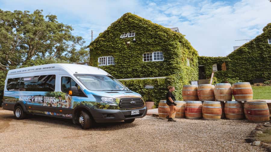 Waiheke: Scenic Taste and Graze Tour with Wine, Whisky, Beer - Group size, guide quality, and the pace