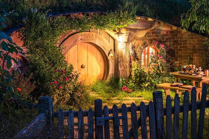 Waitomo Caves & Hobbiton Small Group Tour inc Lunch from Auckland - Is $235.20 a fair price?