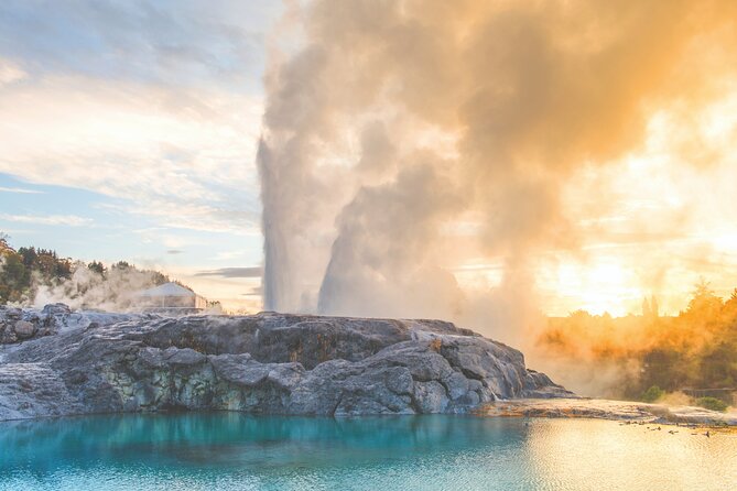 Waitomo Caves & Rotorua - Te Puia Small-Group Tour from Auckland - The 6:00 a.m. start and the road south