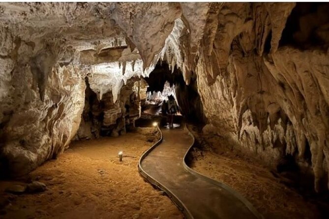 Waitomo Spellbound Glowworm Caves Small Group Tour from Auckland - The guide makes a difference