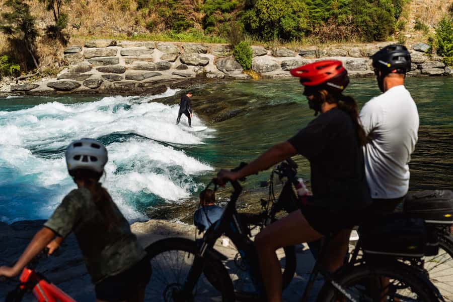 Wānaka: Gladstone Track and Wanaka Trails on Bike or eBike - Finishing at #ThatWanakaTree