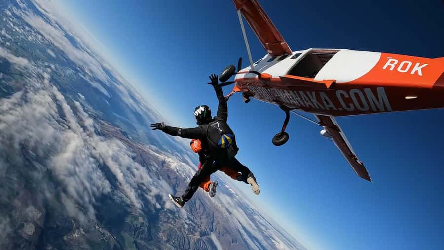 Wanaka: Tandem Skydive Experience - The 20-minute flight over Central Otago