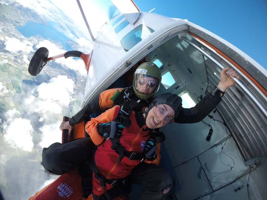 Wanaka: Tandem Skydive Experience - Five minutes under canopy