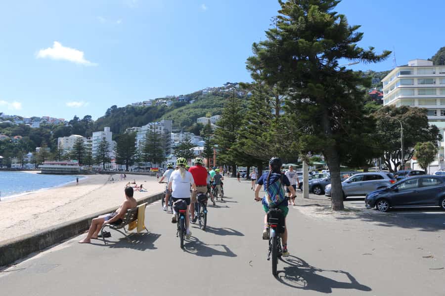 Wellington: Guided Sightseeing Tour by Electric Bike - The café stop and what it includes