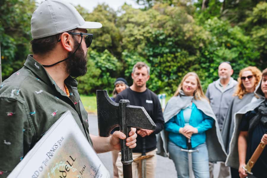 Wellington: Original LOTR Full-Day Tour with Weta & Lunch - Guides make or break the day