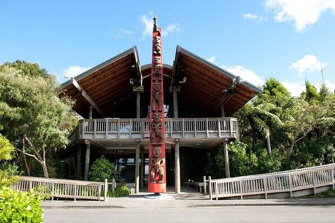West Coast Discovery Piha Beach Private Tour - Karekare Falls with a Kiwi Picnic Lunch