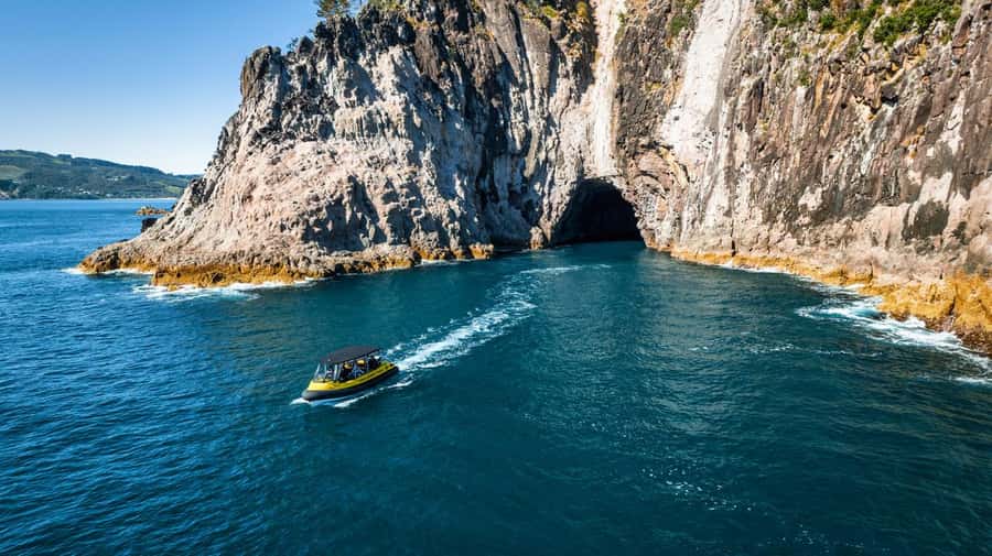 Whitianga: 2-Hour Cathedral Cove and Volcanic Coast Cruise - Leaving Whitianga Wharf for Mercury Bay