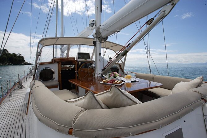 Yonder Star Sailing Yacht - The yacht, crew, and personal service